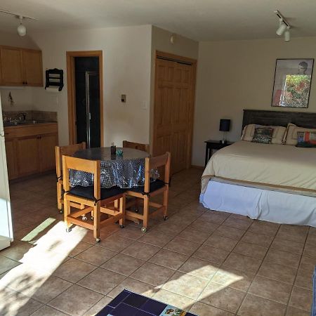 Studio Apartment 15 Minute Walk To Plaza Санта Фе Екстериор снимка